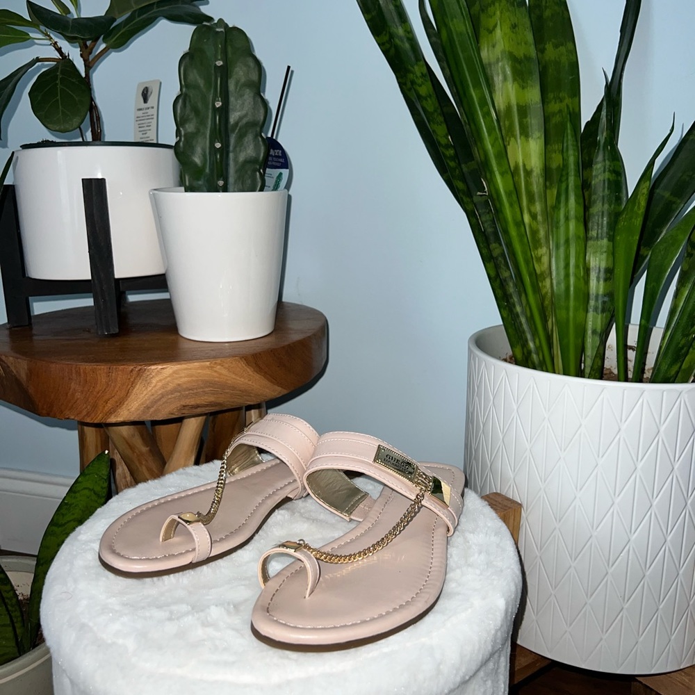 Guess Toe Ring Loop Sandals with Chain Detailing